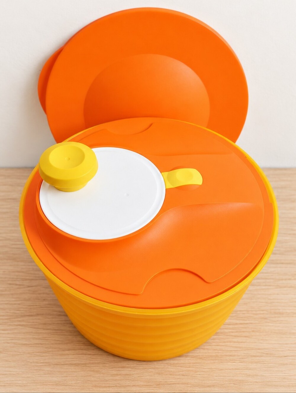 Tupperware Orange Spin N Save Salad Spinner Serving Bowl w/Lid COMPLETE